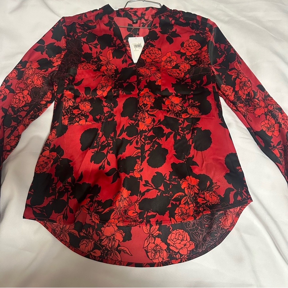 Guess Elegant Floral Red and Black Blouse v neck size small